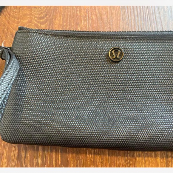 lululemon athletica Handbags - Lululemon wristlet wallet like new condition